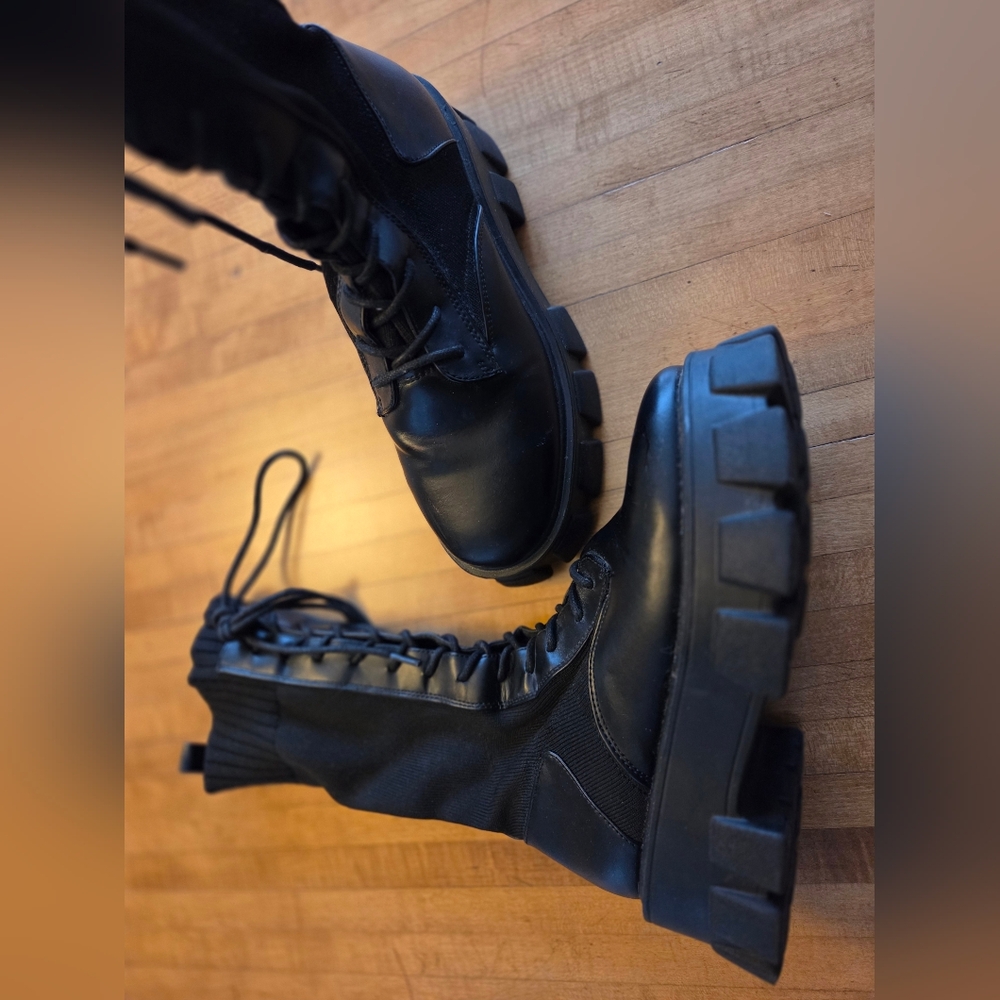Black Lace-Up Women's Boots Size 9 - Picture 4 of 7